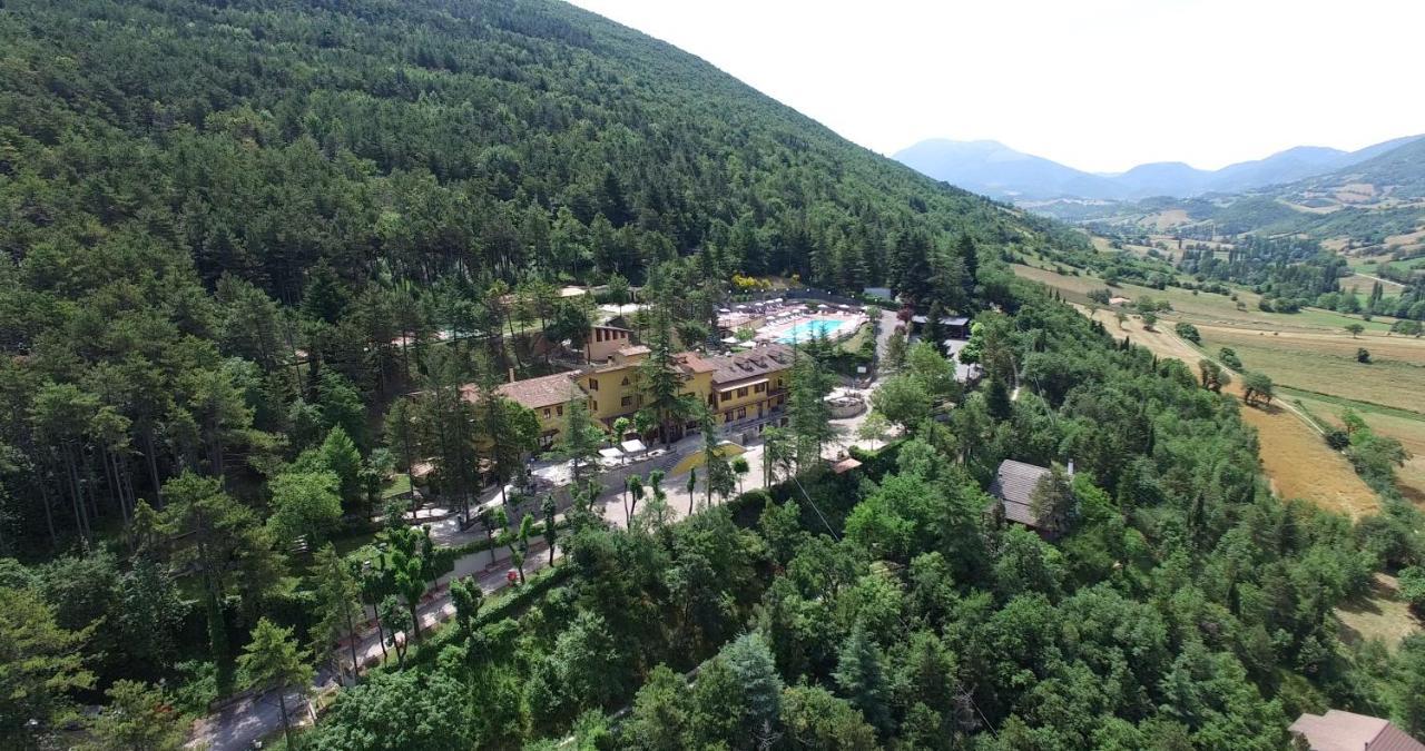 Hotel Pineta Ristorante Country House In Fabriano Campodonico  Zewnętrze zdjęcie