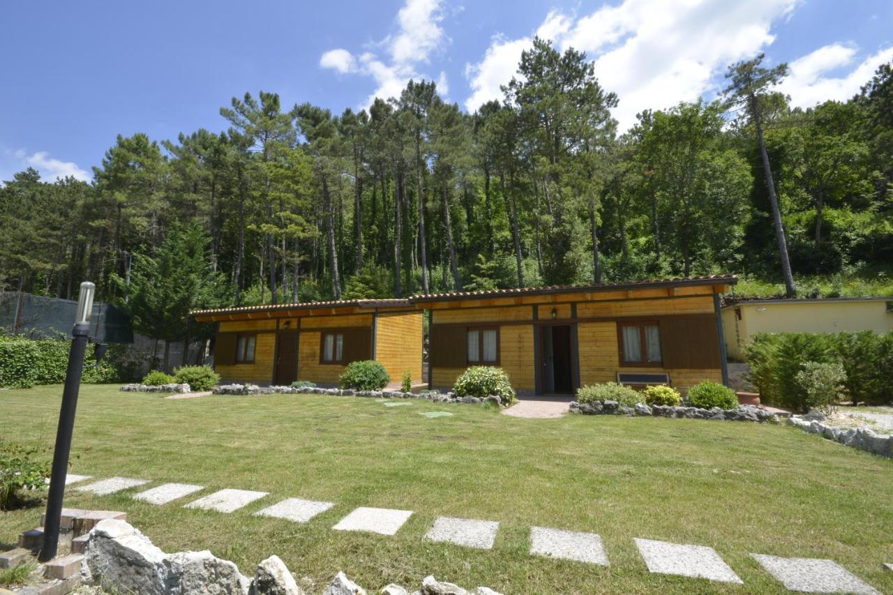 Hotel Pineta Ristorante Country House In Fabriano Campodonico  Zewnętrze zdjęcie