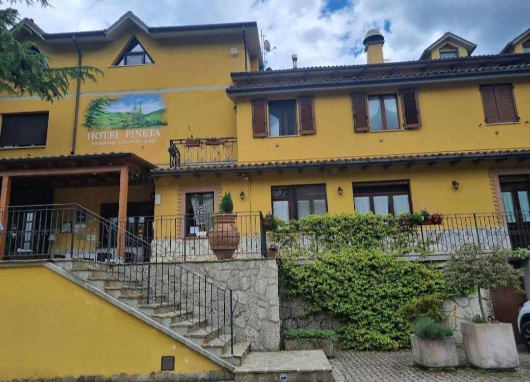 Hotel Pineta Ristorante Country House In Fabriano Campodonico  Zewnętrze zdjęcie