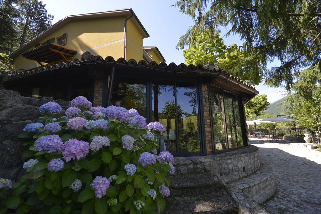 Hotel Pineta Ristorante Country House In Fabriano Campodonico  Zewnętrze zdjęcie