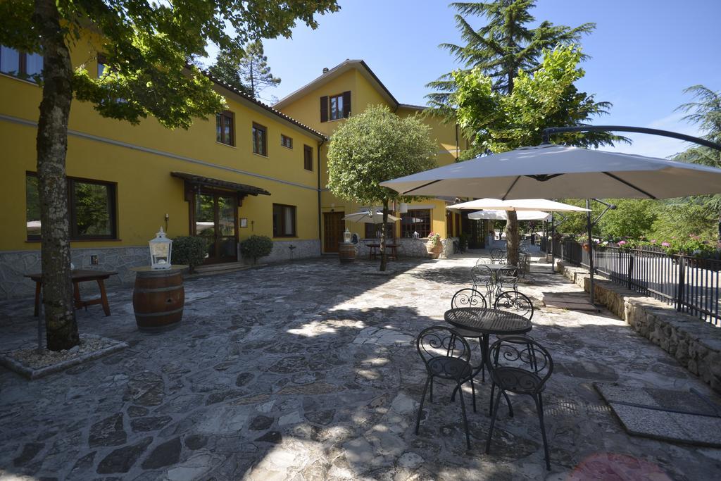 Hotel Pineta Ristorante Country House In Fabriano Campodonico  Zewnętrze zdjęcie