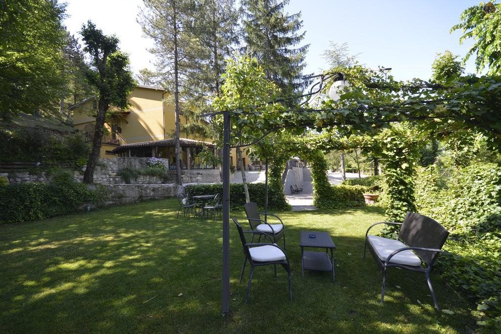 Hotel Pineta Ristorante Country House In Fabriano Campodonico  Zewnętrze zdjęcie